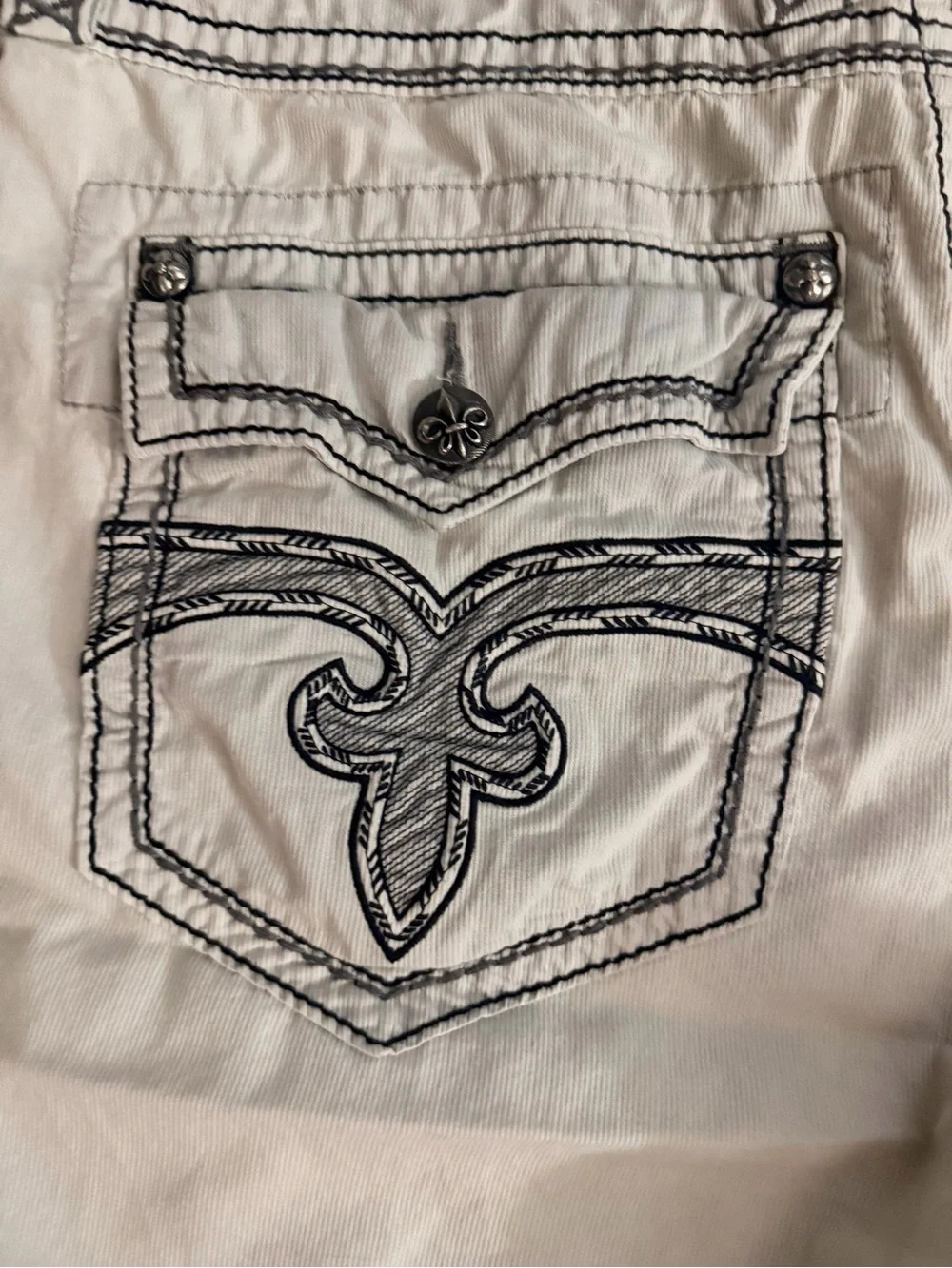 Rock Revival Men’s Cream Slim Flat Front Shorts with Contrast Stitching